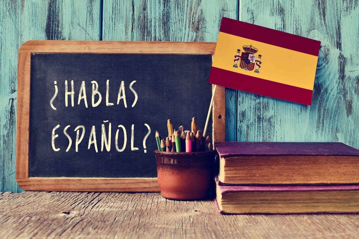 un tableau de bord avec la question hablas espanol